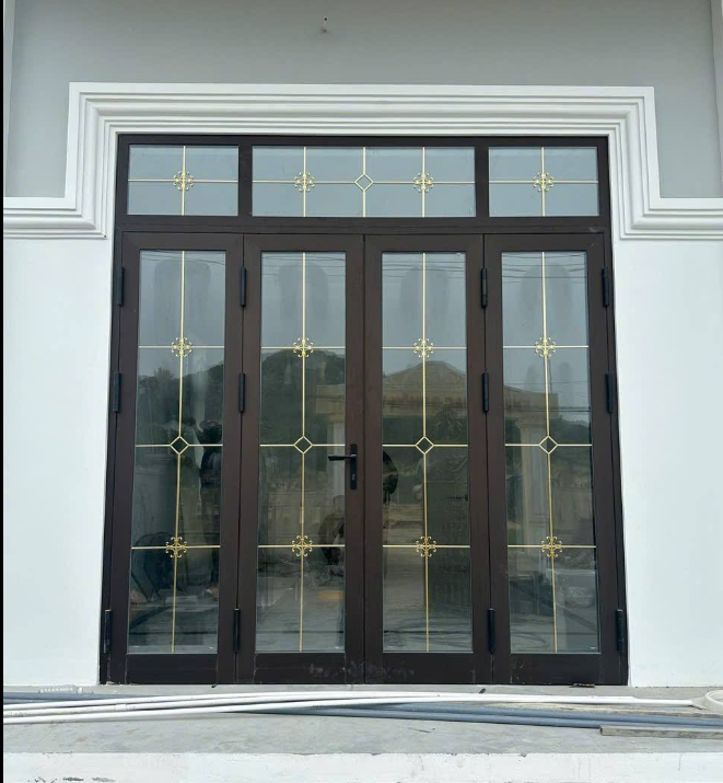 Ảnh chụp hệ cửa đi 4 cánh góc chính diện